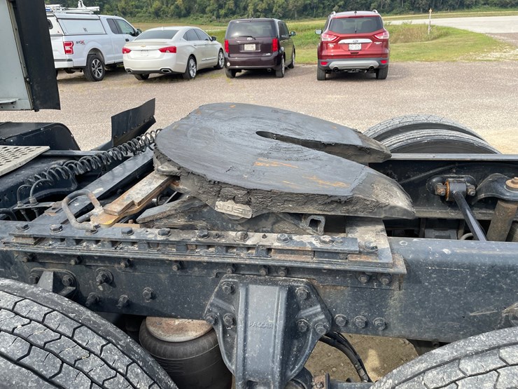 2017-kenworth-t680-image-29
