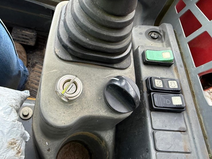 2020-takeuchi-tl8-image-24