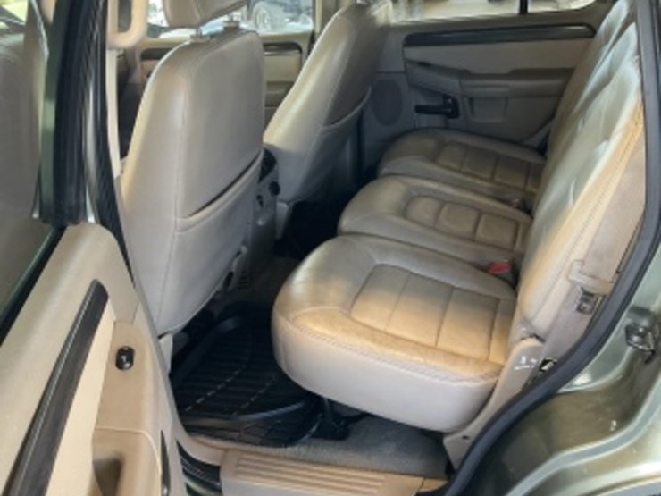 2002-ford-explorer-image-24