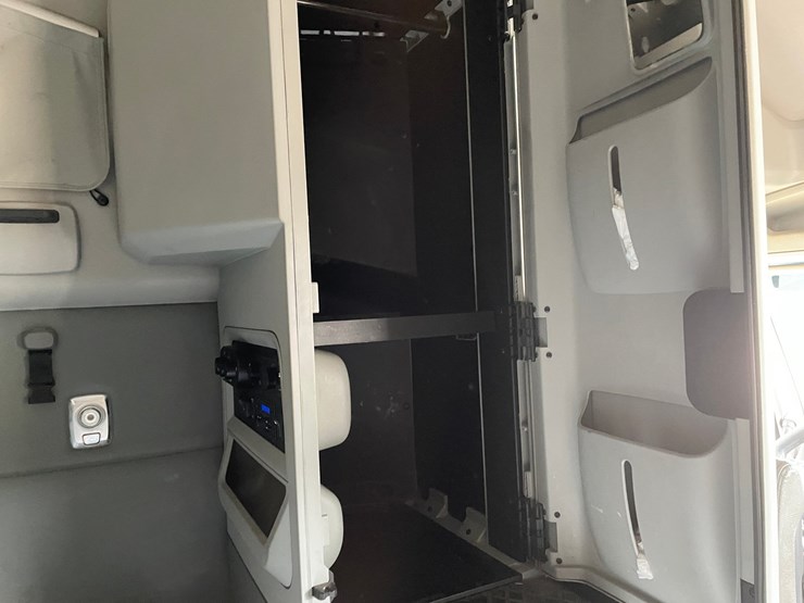 2017-kenworth-t680-image-64