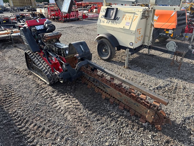 #2067-•-barreto-2324tk-trencher-w/-trailer-image-3