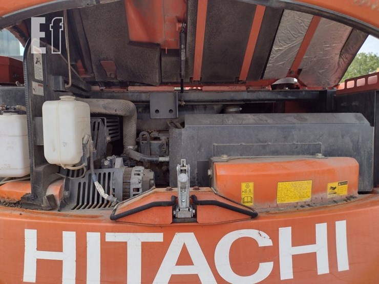 2014-hitachi-zx85usb-5-image-39