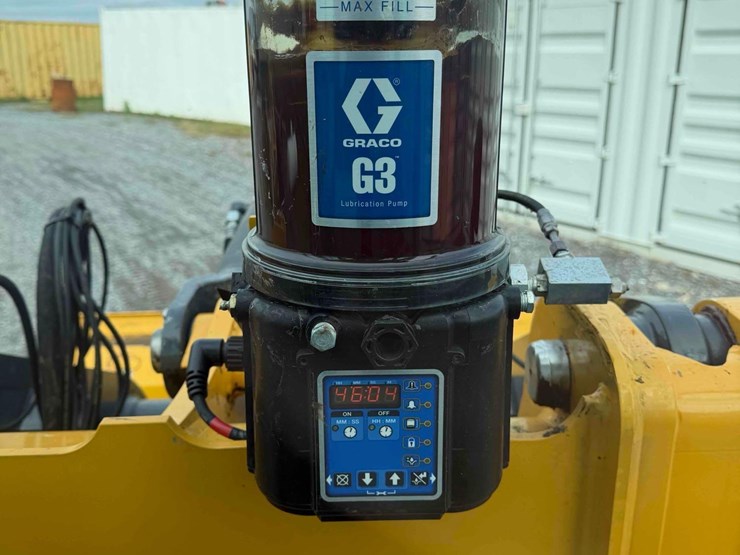 2021-deere-344l-image-26