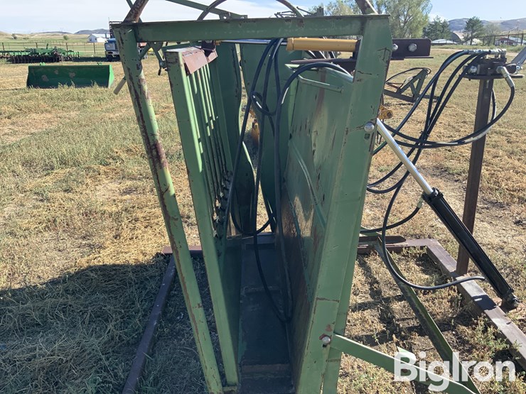 powder-river-hydraulic-calf-table-image-13