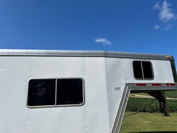 #1150-•-2005-featherlite-horse-trailer-(wi-title-in-delay)-(mondovi,-wi)-image-18