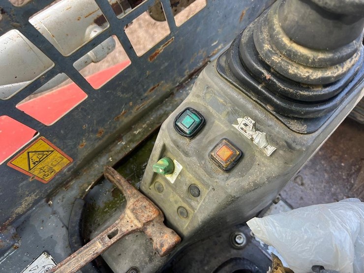 2011-takeuchi-tl230-image-22