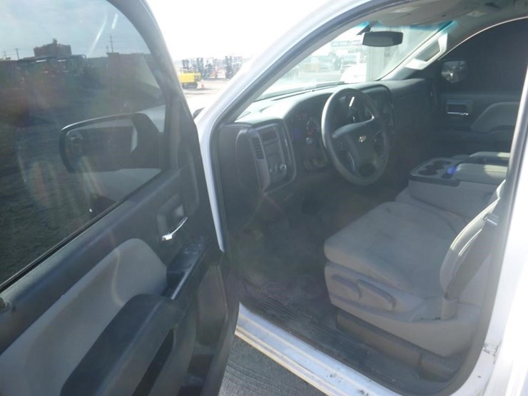 2018-chevrolet-1500-image-5