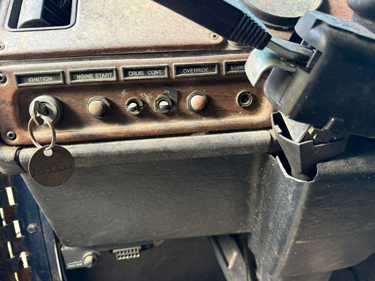 #3509-•-freightliner-sleeper-cab-truck-tractor-image-79