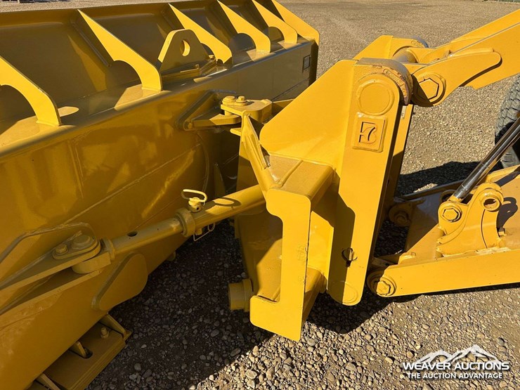 caterpillar-140m-image-37