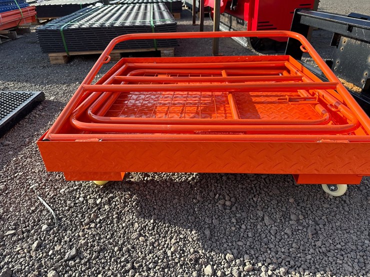 #1043-•-36"-x-36"-colapsable-forklift-ban-basket-image-2