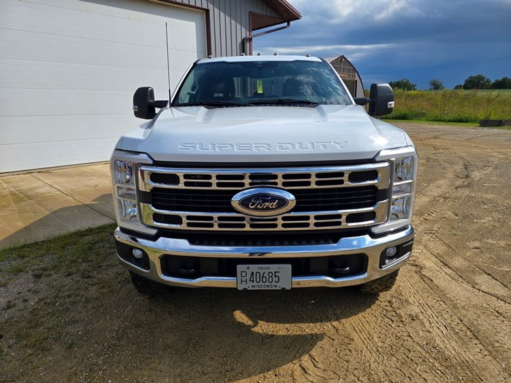 2023-ford-f350-xlt-image-10