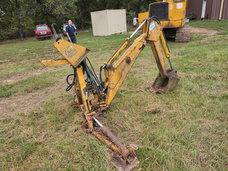 #25268-•-international-3082-series-a-back-hoe-attachment-image-6