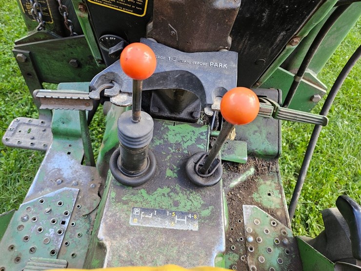 john-deere-2440-image-23