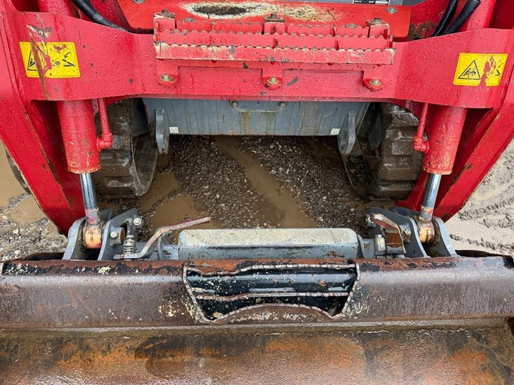 2020-takeuchi-tl8-image-10