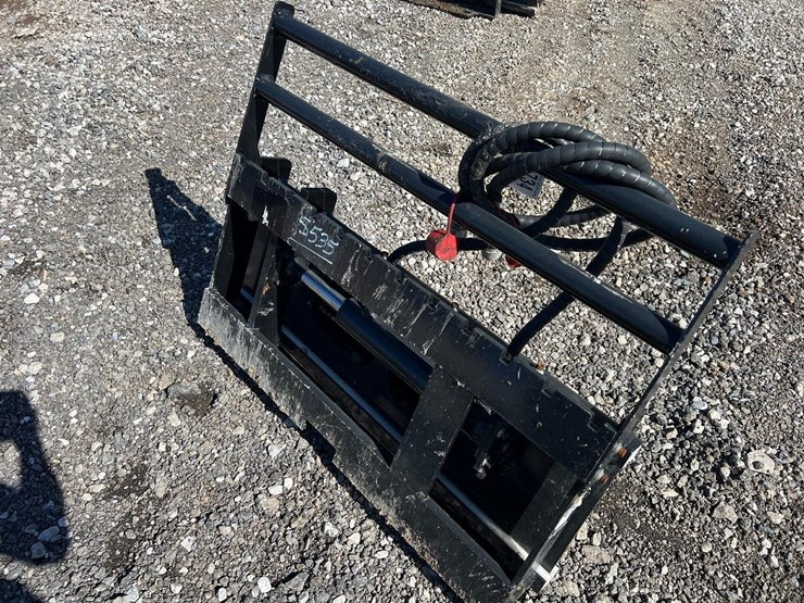 giyi-mini-skid-steer-side-shift-fork-frame-image-2
