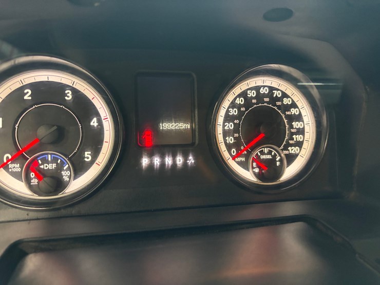 2015-dodge-ram-3500-image-38