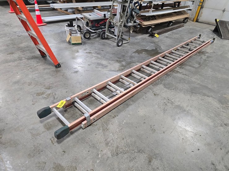 #9736-•-louisville-32'-extension-ladder-image-2