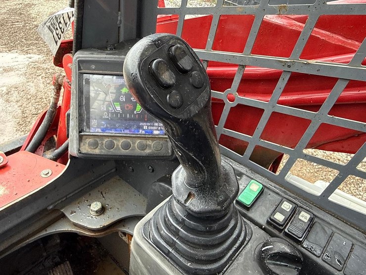 2020-takeuchi-tl8-image-23