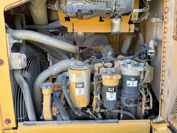 2016-caterpillar-d5k2-lgp-image-14