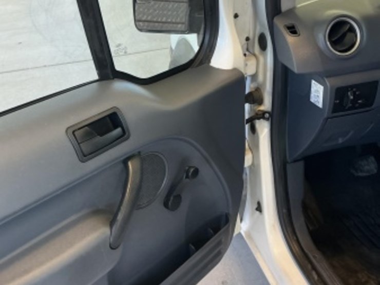 2013-ford-transit-connect-image-25
