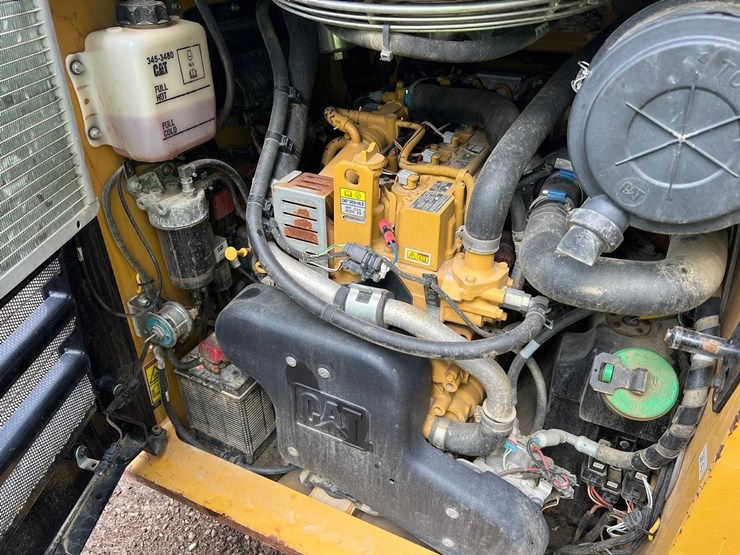 2015-caterpillar-262d-image-7