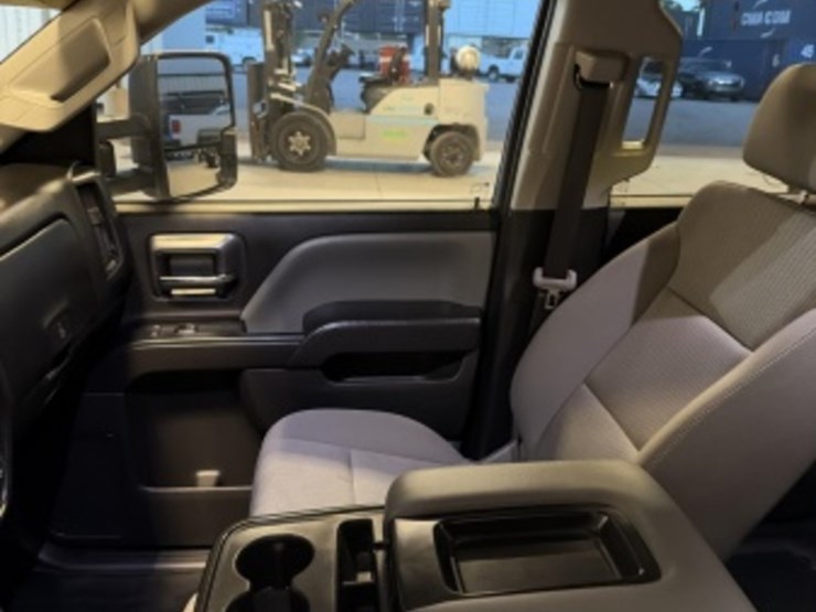 2018-chevrolet-silverado-1500-image-23