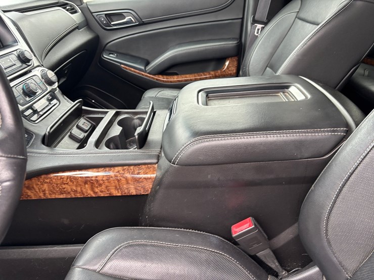 2015-chevrolet-tahoe-ltz-image-30