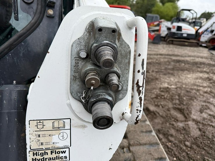 2024-bobcat-t770-image-11