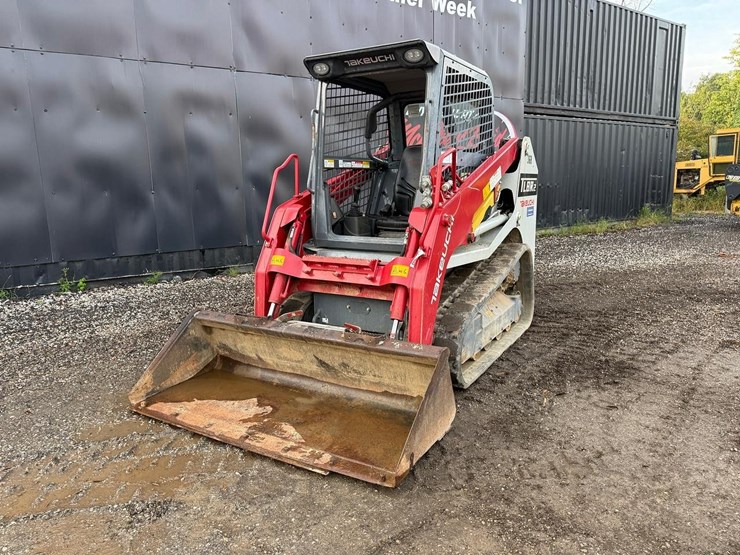 2023-takeuchi-tl8-image-8