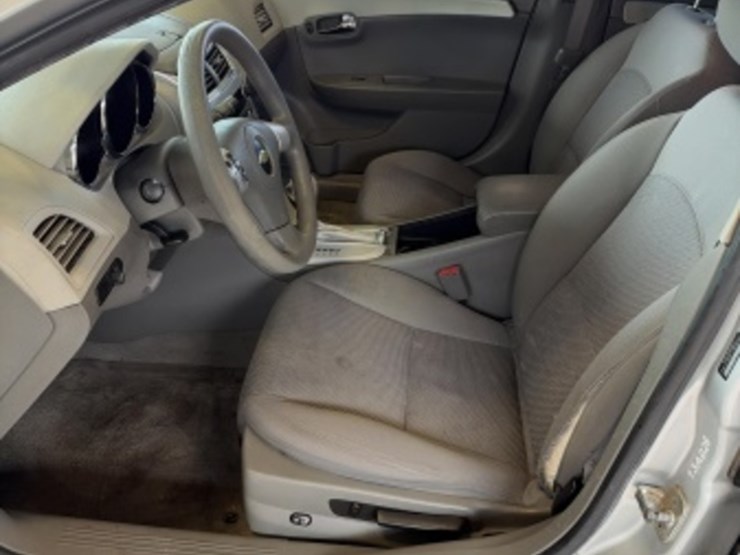 2012-chevrolet-malibu-sdn-image-22