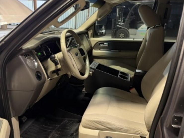 2014-ford-expedition-image-23