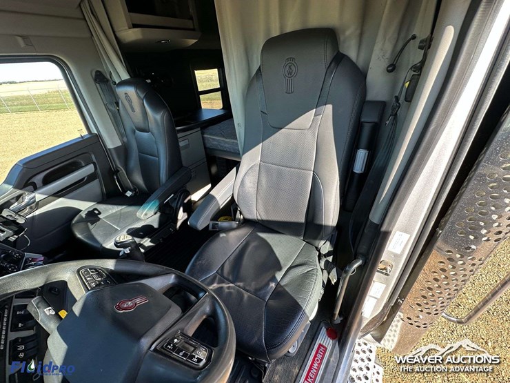 kenworth-t880-image-10