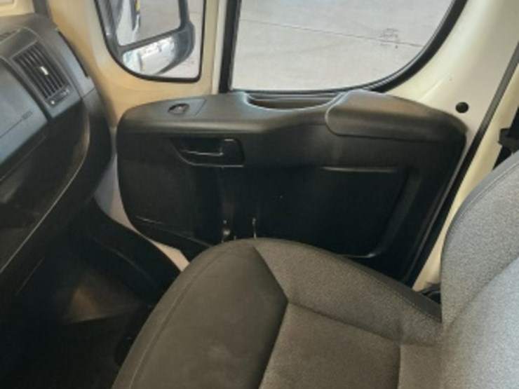 2020-dodge-2500-image-22