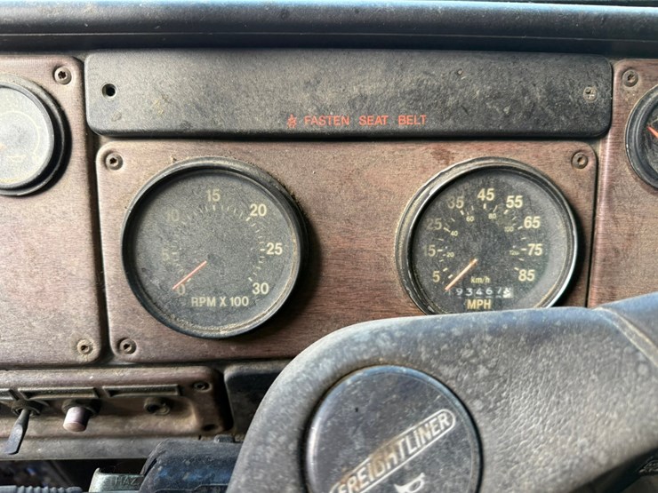 #3509-•-freightliner-sleeper-cab-truck-tractor-image-77