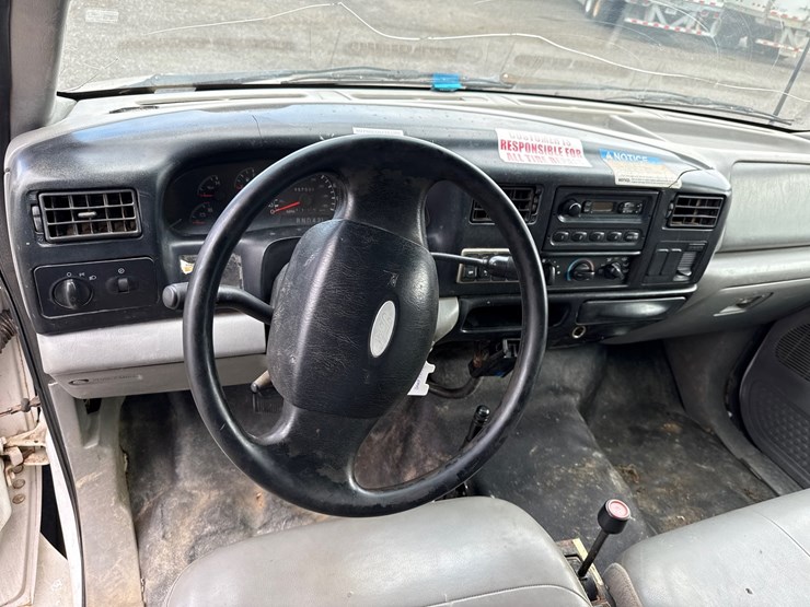 2005-ford-f650-image-17