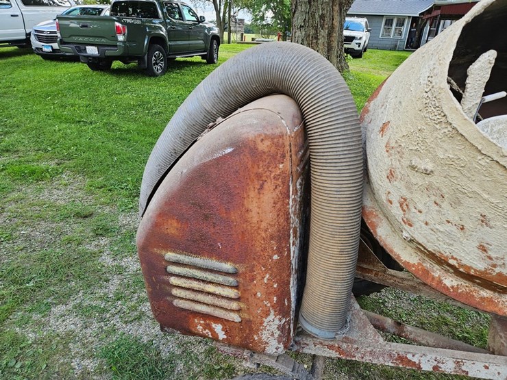 #8737-•-timken-bearing-equipment-towable-concrete-mixer-image-15