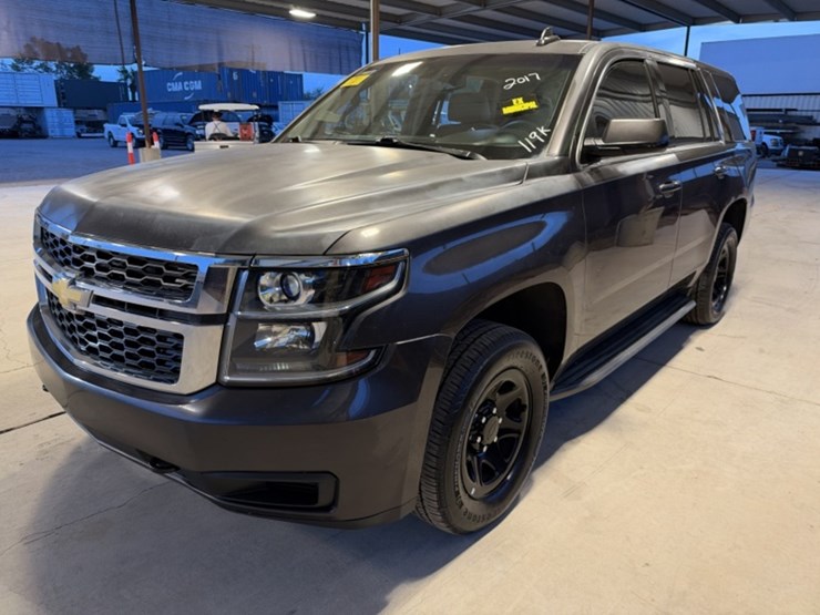 2017-chevrolet-tahoe-image-4