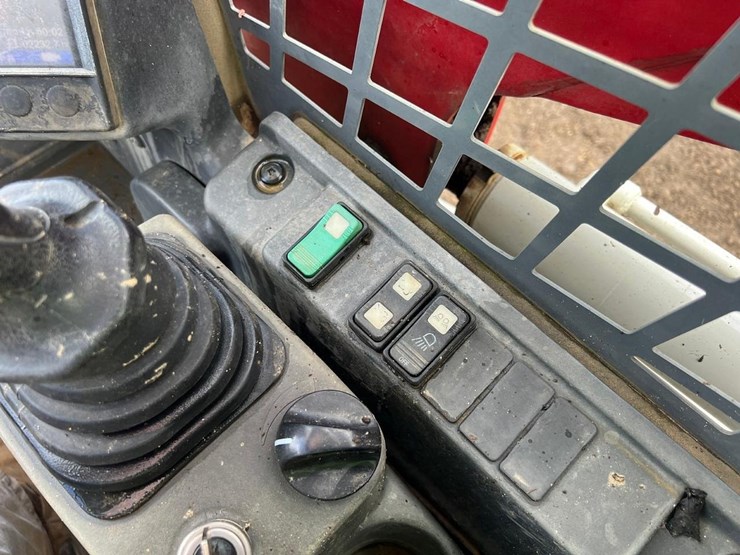 2020-takeuchi-tl8-image-21