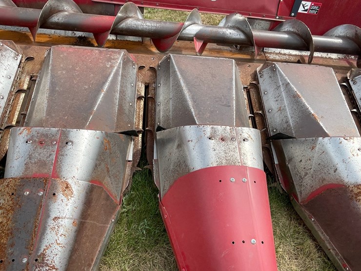 #1325-•-case-1063-(6)-row-corn-head-image-14