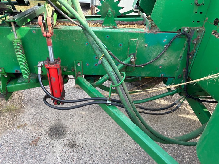 john-deere-338-image-10