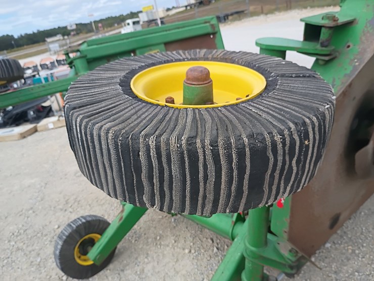 john-deere-1517-image-24