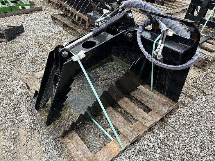 ditching-grapple-skid-steer-bucket-image-4