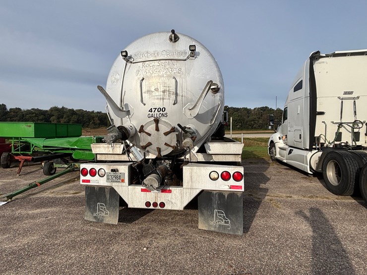 #1203-•-2004-mack-cv713-vacuum-pump-truck-(has-wi-title)-image-7