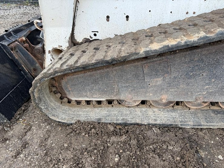2006-bobcat-t300-image-17