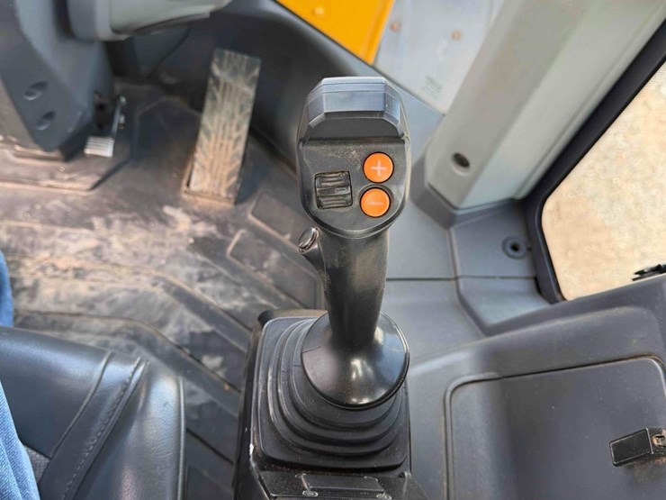 2022-deere-544-p-tier-image-22