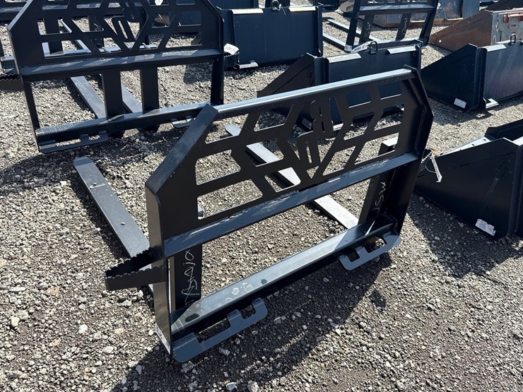#2049-•-blue-diamond-48"-skid-steer-pallet-forks-image-2