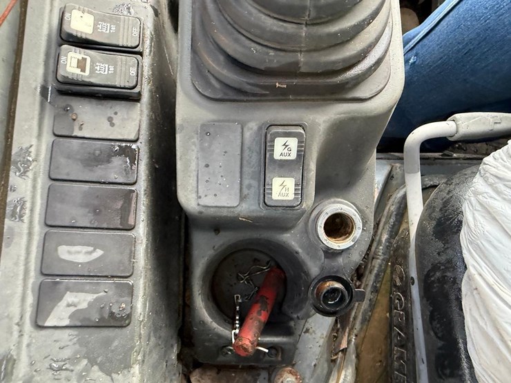 2020-takeuchi-tl8-image-27
