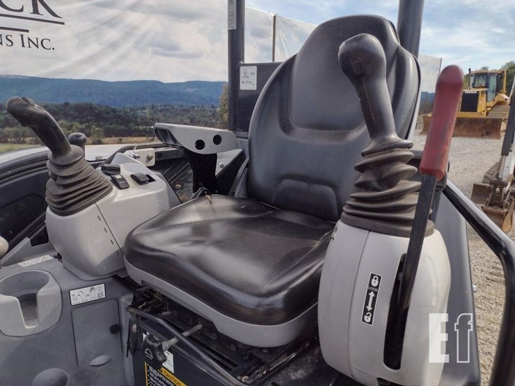 2021-deere-35g-image-10