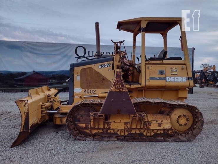 2000-deere-650h-lt-image-1