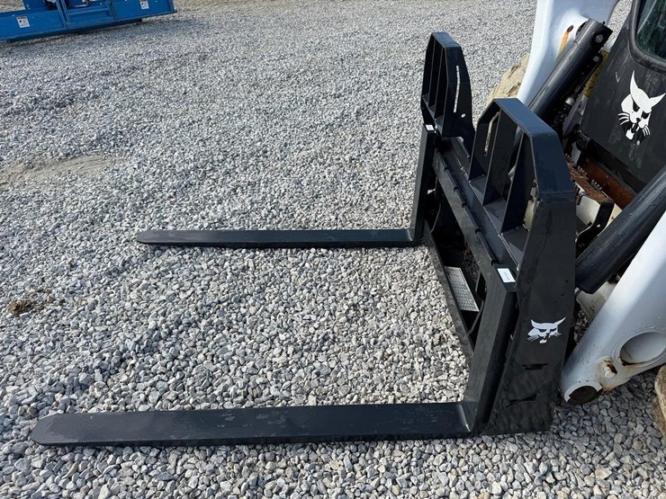 bobcat-48"-heavy-duty-skid-steer-pallet-forks-image-5